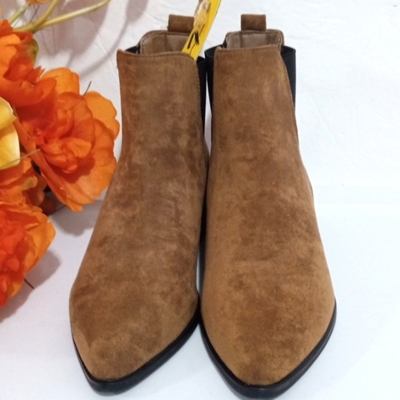 SEVEN 7 FAUX SUEDE LITE BROWN BLACK POINTED TOE PULL-ON ANKLE BOOTS SIZE 7 NWT - Picture 10 of 10